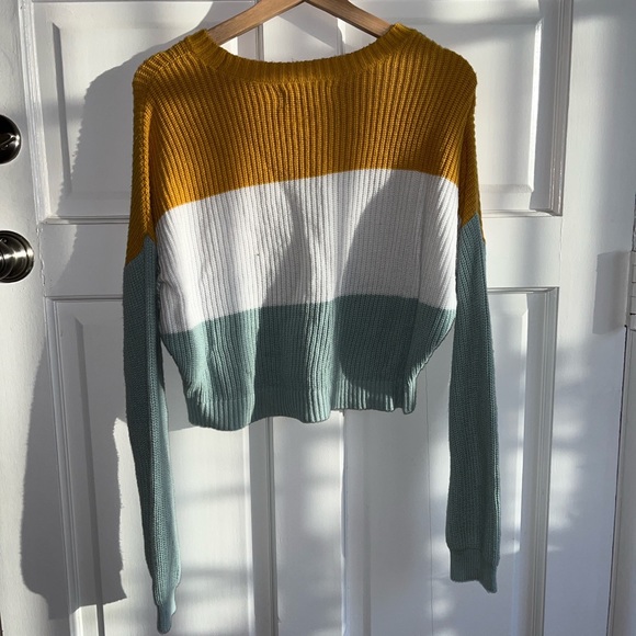 Hollister Cropped Sweater - Picture 2 of 3